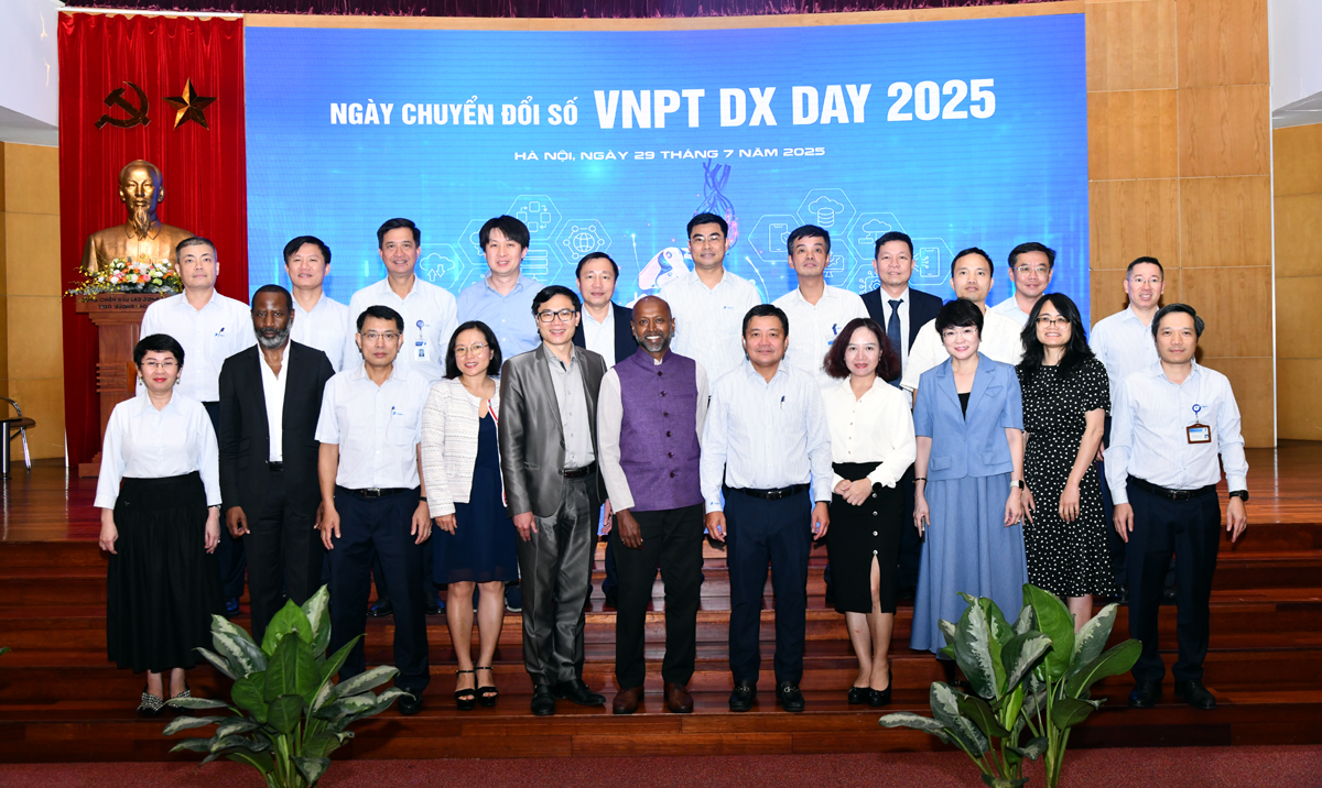 VNPT DxDay 2025: Coi phát triển dịch vụ số là áp lực, đổi mới sáng tạo để thực hiện mục tiêu doanh thu đạt tỷ trọng 30-35% trong giai đoạn tới