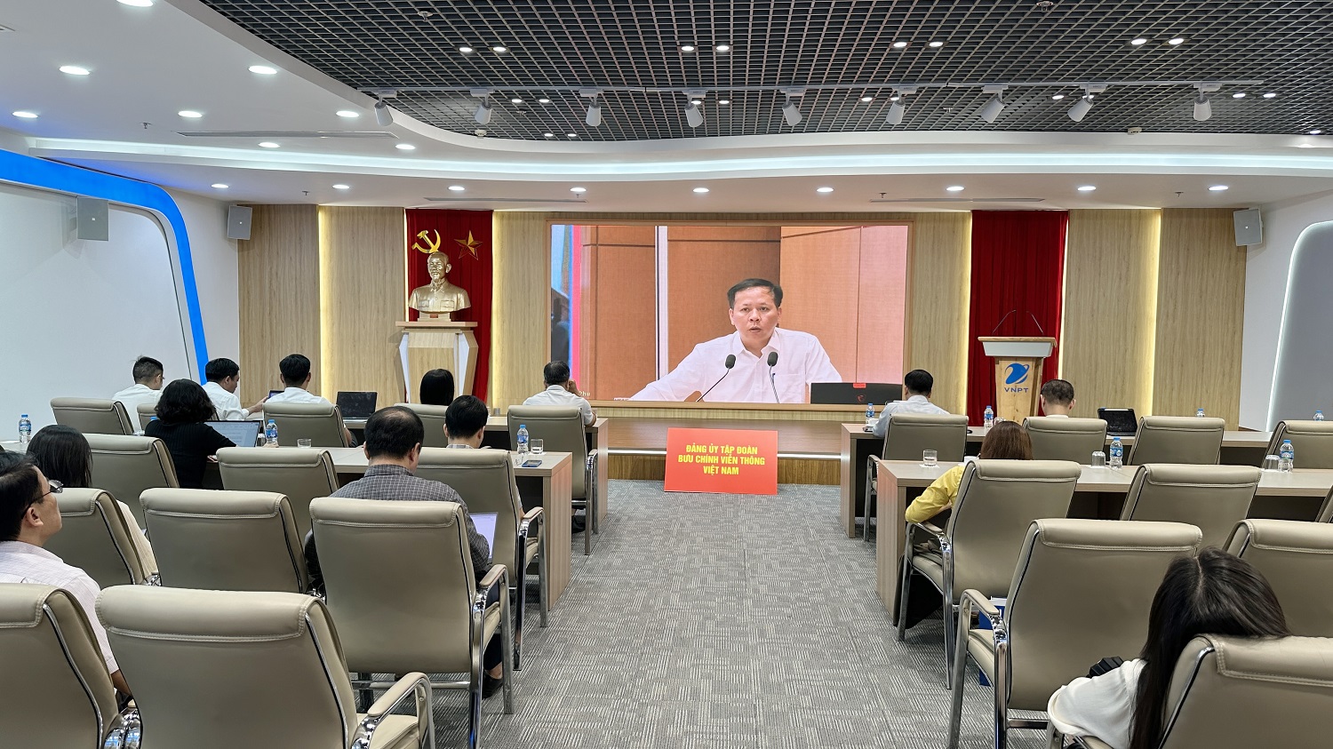 Hội nghị quán triệt, triển khai các chỉ thị, quy định, hướng dẫn của Trung ương