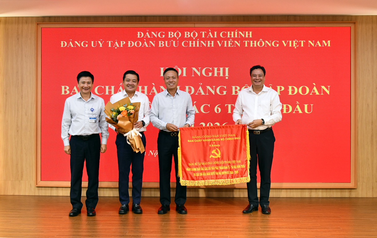 Tặng Cờ thi đua của Đảng ủy Chính phủ cho Đảng bộ Tập đoàn Bưu chính Viễn thông Việt Nam – về thành tích xuất sắc nằm 2025 và giai đoạn 2020-2025