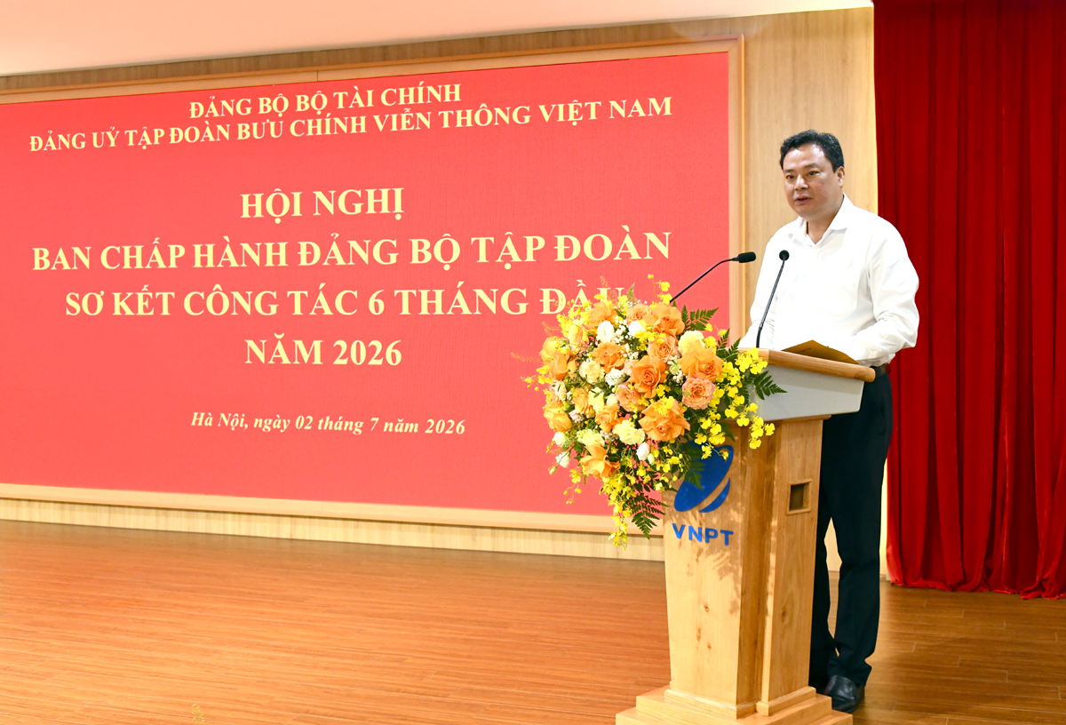Đ/c Đỗ Văn Trường, Phó Bí thư chuyên trách Đảng ủy Bộ Tài chính phát biểu chỉ đạo tại hội nghị