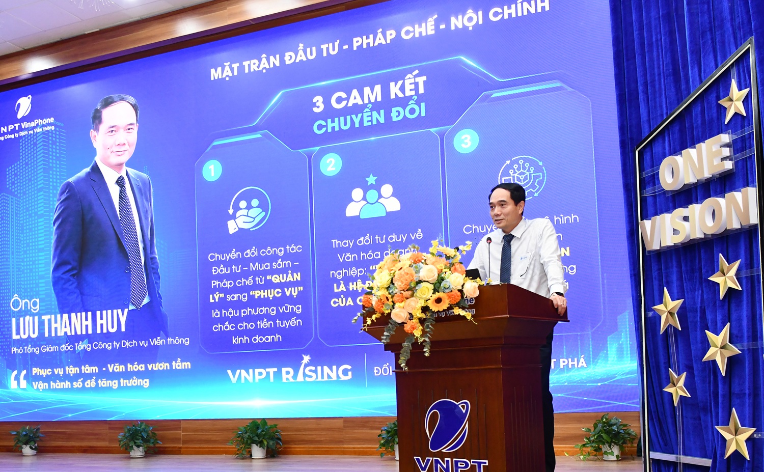 Ông Lưu Thanh Huy - Phó Tổng Giám đốc VNPT VinaPhone, công bố 3 cam kết triển khai VNPT Rising trong Mặt trận Đầu tư - Pháp chế - Nội chính
